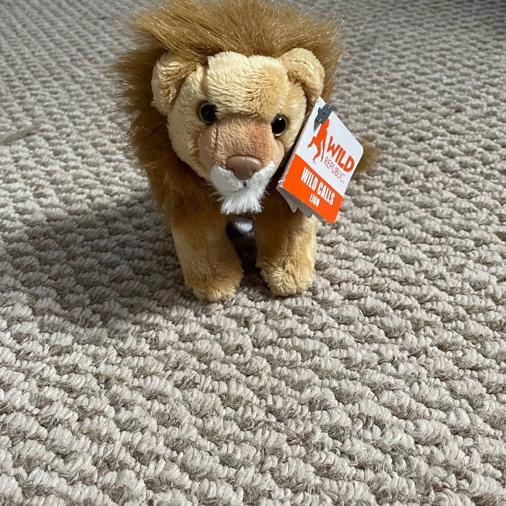 Wild Republic Cuddly Lion Plush - Brown and Cream